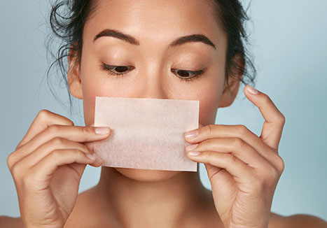 How to properly use facial blotting papers